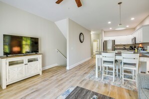 Books - Murrells Inlet Home: Half-Mi to Marsh Walk! (Murrells Inlet)