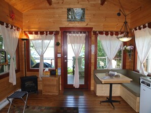 Interior - Cozy, romantic waterfront cabin. Sleeps 2, pet-friendly, walk to all amenities. (Ucluelet)