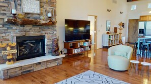 TV, peis og DVD-spiller