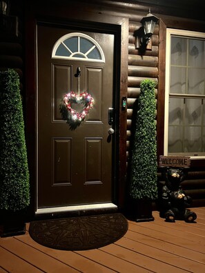 Interior - Cozy Cabin in the Clouds . Hot Tub, Wineries, Skyline (Front Royal)