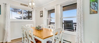 Lovely Mountain Escape Near the Slopes W/ Shared Pool/Hot Tub & Free WiFi