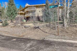 Exterior - Two-Story Family-Friendly Condo + Loft w/Gas Fireplace, Gas Grill, and Balcony (Brian Head)