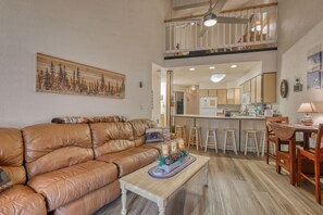 TV, fireplace - Two-Story Family-Friendly Condo + Loft w/Gas Fireplace, Gas Grill, and Balcony (Brian Head)