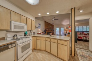 Fridge, microwave, oven, stovetop - Two-Story Family-Friendly Condo + Loft w/Gas Fireplace, Gas Grill, and Balcony (Brian Head)