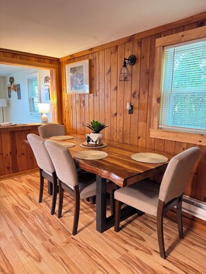 Dining - The Cozy Cottage (Lake Placid)