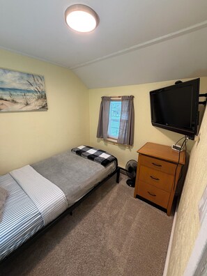 3 bedrooms, free WiFi, bed sheets, wheelchair access