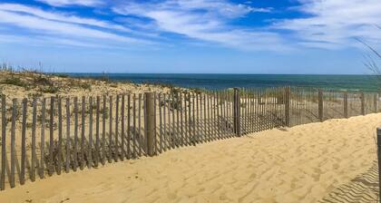 Oceanfront Condo with Beach Views, WiFi, Washer-Dryer, Parking & Walkable Locale
