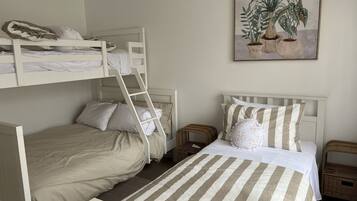 4 間睡房、熨斗/熨衫板、免費 Wi-Fi、床單