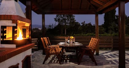 Villa Ira Finiki: Private pool and gardens, A/C, Wi Fi, sea views