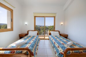 3 bedrooms, iron/ironing board, free WiFi, bed sheets