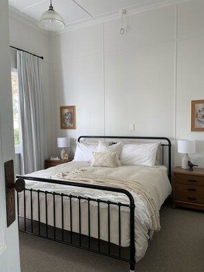 3 chambres, fer et planche à repasser, Wi-Fi gratuit, draps fournis