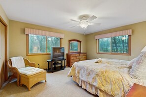 4 soverom, strykejern/-brett, wi-fi og sengetøy