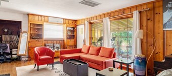 True Seattle, Mt Baker neighborhood Home 5 beds and 5 TVs