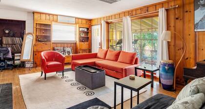 True Seattle, Mt Baker neighborhood Home 5 beds and 5 TVs