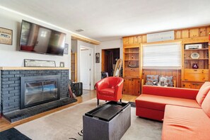 Smart TV, fireplace, computer monitors, printers - True Seattle, Mt Baker neighborhood Home 5 beds and 5 TVs (Seattle)