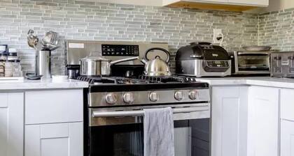 True Seattle, Mt Baker neighborhood Home 5 beds and 5 TVs