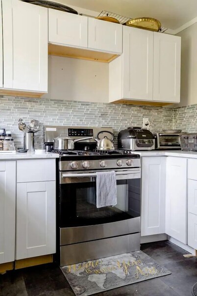 True Seattle, Mt Baker neighborhood Home 5 beds and 5 TVs