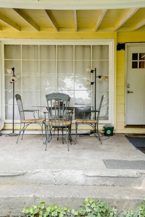 Exterior detail - True Seattle, Mt Baker neighborhood Home 5 beds and 5 TVs (Seattle)