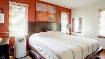 3 bedrooms, desk, iron/ironing board, free WiFi