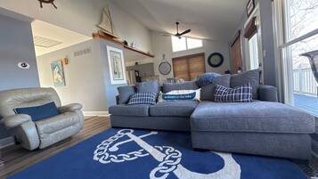 TV connectée, jeux vidéo, lecteur de DVD, livres