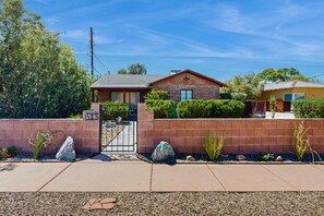 Exterior - Stylish Sam Hughes Escape With Private Yard, Dogs OK & Free WiFi (Tucson)