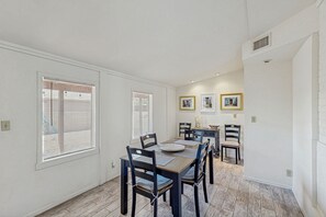 Dining - Stylish Sam Hughes Escape With Private Yard, Dogs OK & Free WiFi (Tucson)