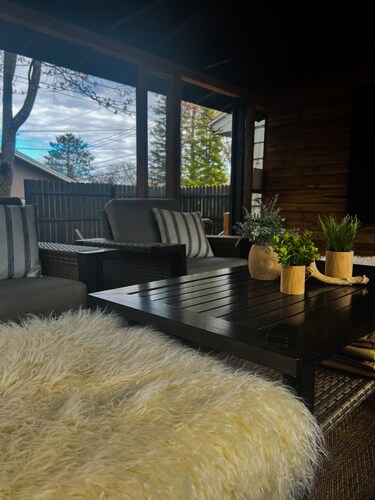 Charming Cottage! - 3 Bedrooms, 4 Beds, 2 Full Baths, 6 Adults