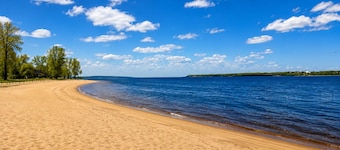 Maison Jean: at the beach on the St. Lawrence River