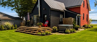 Maison Jean: at the beach on the St. Lawrence River
