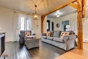 Smart-TV, Kamin, Tischfußball, Videothek