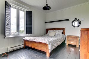 4 Schlafzimmer, Schreibtisch, Bügeleisen/Bügelbrett, Reisekinderbett