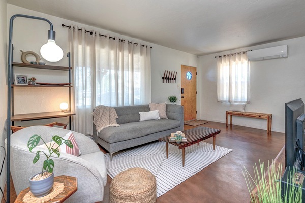 Comfortable Living Room Seating with Desk Space