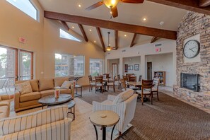 Smart TV, books - Golf & Mt VIEWS, Golfers/Hikers Paradise, Comm Htd Salt POOL & Spa, All King Beds (Gold Canyon)