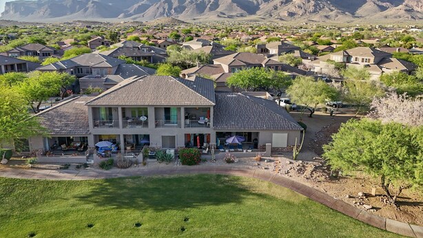 A residential area with houses, a large lawn, and mountains in the background. - Golf & Mt VIEWS, Golfers/Hikers Paradise, Comm Htd Salt POOL & Spa, All King Beds (Gold Canyon)