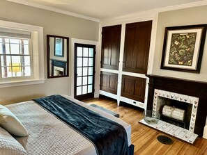 6 quartos, escrivaninha, ferros/tábuas de passar roupa, Wi-Fi