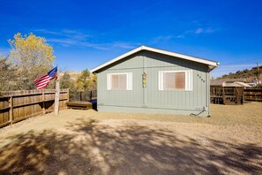 Exterior - Pet-Friendly. Fully fenced yard (Prescott)