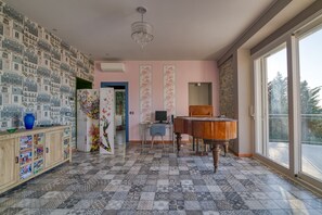 Lobby - La Lincolnia - with Garden and Seaview, Sanremo, Italy (Sanremo)