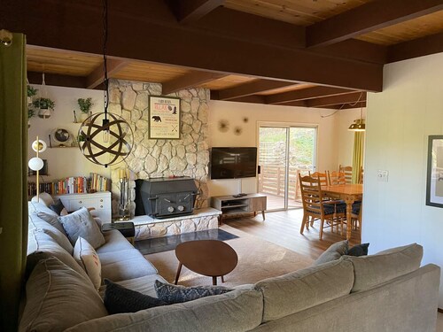 Come stay & play in our family-friendly cabin...your very own mountain getaway!