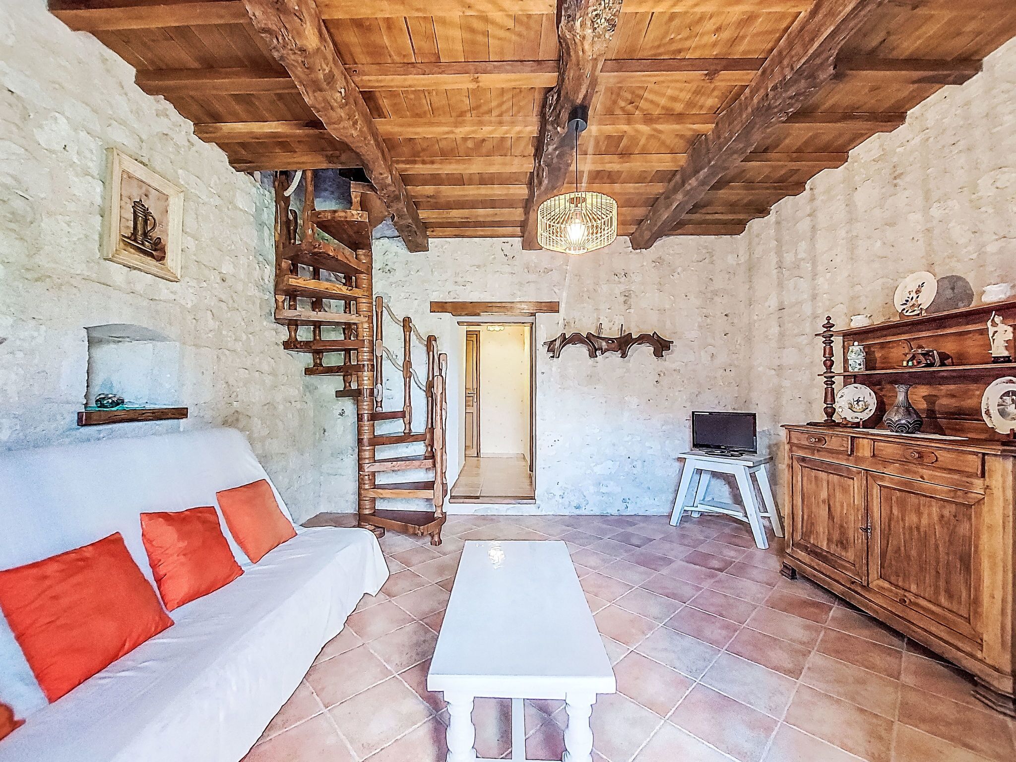 Télévision, cheminée