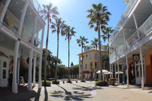 Exterior - Near 30A, 2nd Floor condo with Lake View, Private Beach with Chair Service (Panama City Beach)