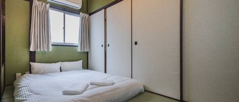 2 habitaciones, tabla de planchar con plancha y internet