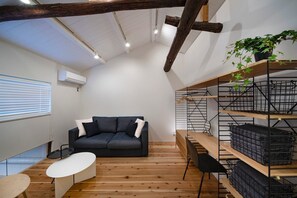 Unclassified image, 2 of 17, button - Japan Sessions | KANZAKI 02 (Osaka)