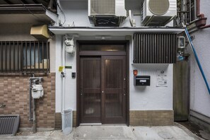 Exterior detail - Shiki Homes | RURI 瑠璃 (near Umeda) (Osaka)