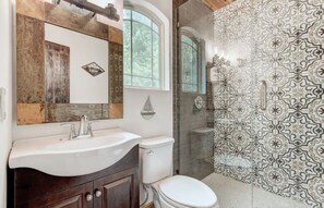 Douche, sèche-cheveux