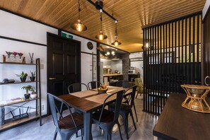 Unclassified image, 3 of 39, button