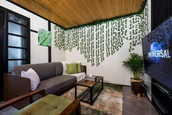 Unclassified image, 1 of 39, button