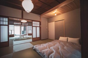 4 bedrooms, iron/ironing board, internet