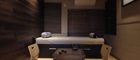 2 bedrooms, iron/ironing board, WiFi