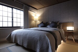 2 bedrooms, iron/ironing board, WiFi