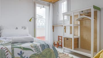 2 quartos, ferros/tábuas de passar roupa, acesso à internet